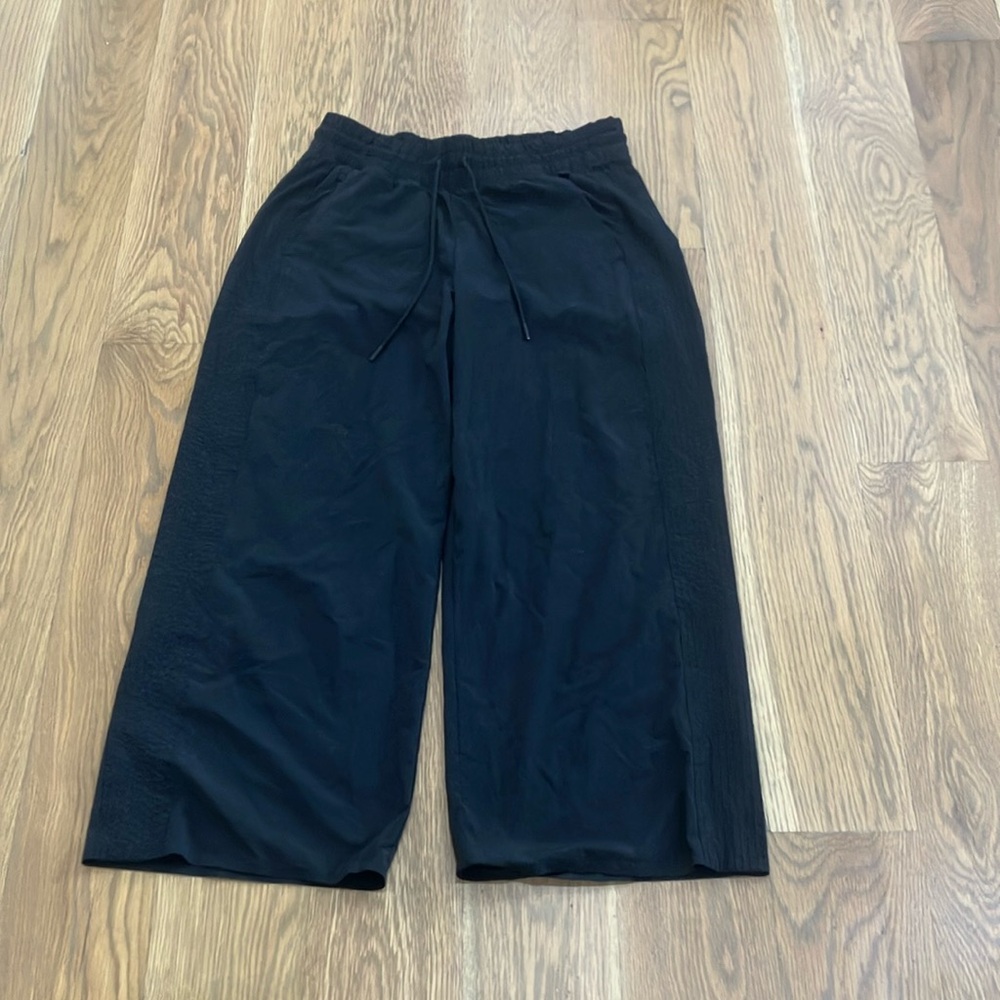 Athleta Women’s Avenue Wide Leg Crop Pant in Black